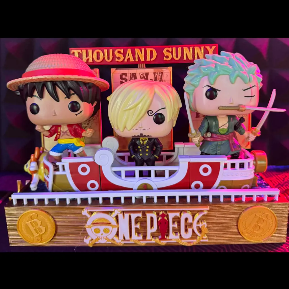 Espositore Base Stand One Piece Sunny per Navicelle One Piece Stile Thousand Sunny senza Funko Pop per Kinder Joy/Sorpresa - immagine 8